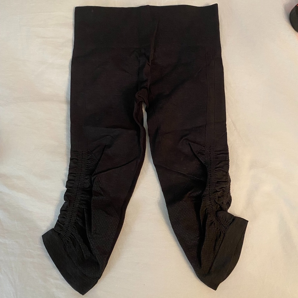 Lululemon leggings 21" (Dark Grey, size 6)